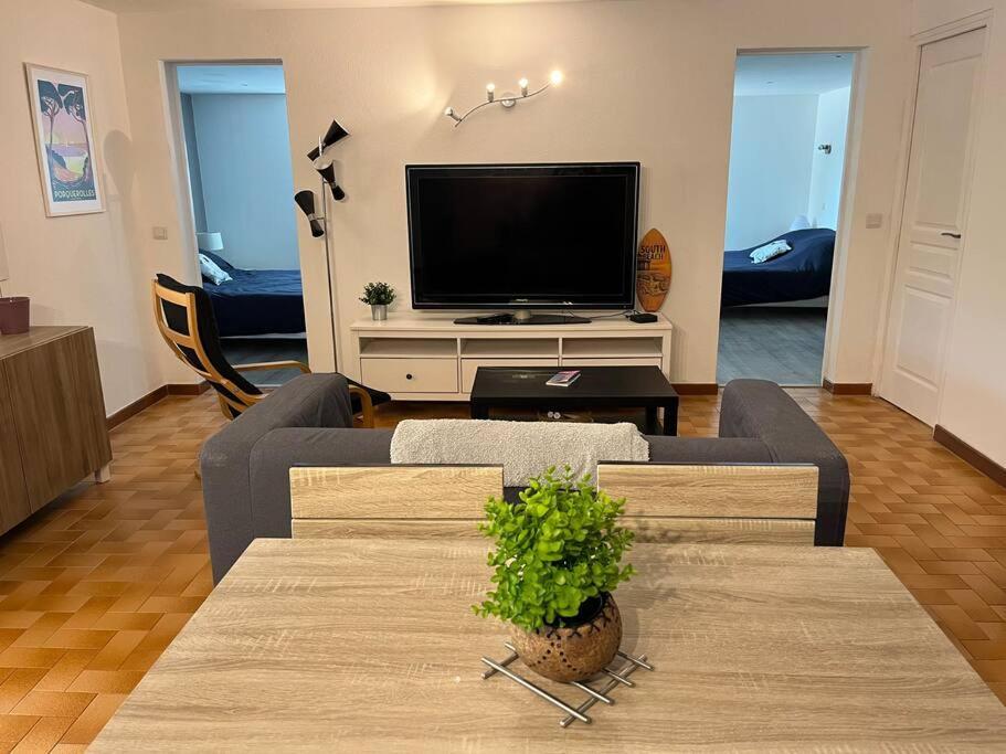 Bas De Villa 70M2 Independant Avec Espace Jacuzzi Prive 勒拉旺杜 外观 照片